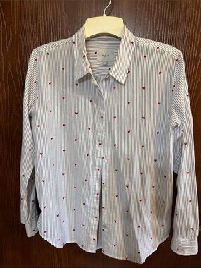 Rails Women’s White and Navy Pinstripe shirt with Red Heart Motif large EUC